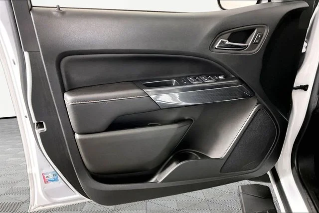 Used 2022 White GMC AT4 w/Leather image 20