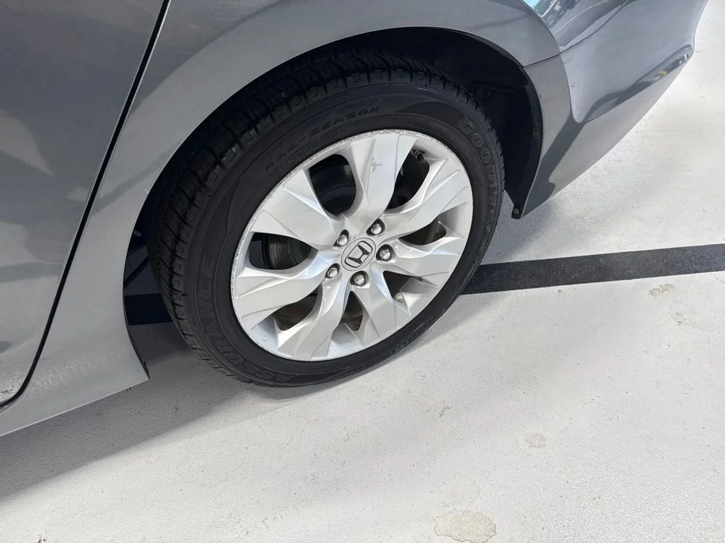 Used 2010 Gray Honda EX-L image 11