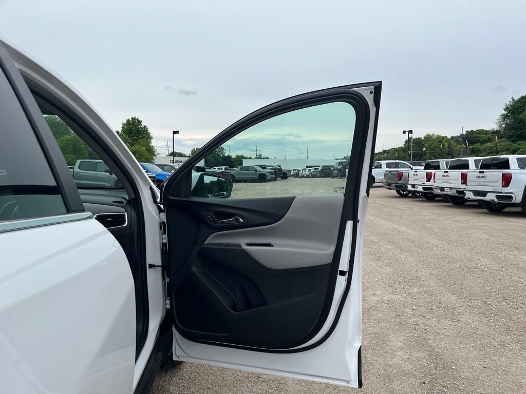 Used 2024 Summit White Chevrolet LT image 35