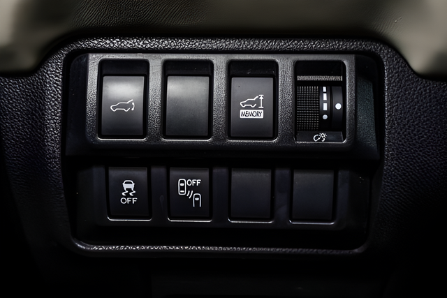 Used 2019 White Subaru Limited image 19