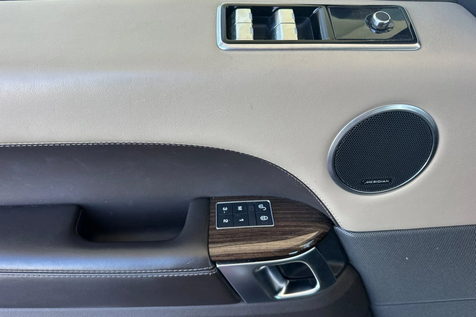 Used 2019  Land Rover Supercharged image 12