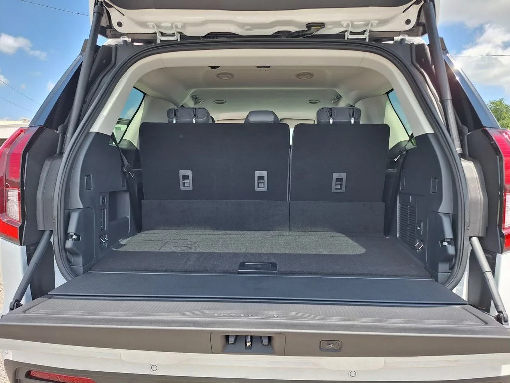New 2026 Oxford White Ford Active image 25