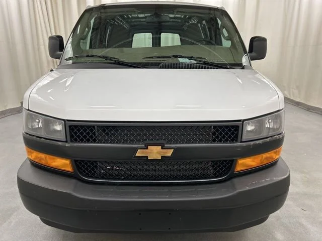 New 2026 Summit White Chevrolet WT image 13
