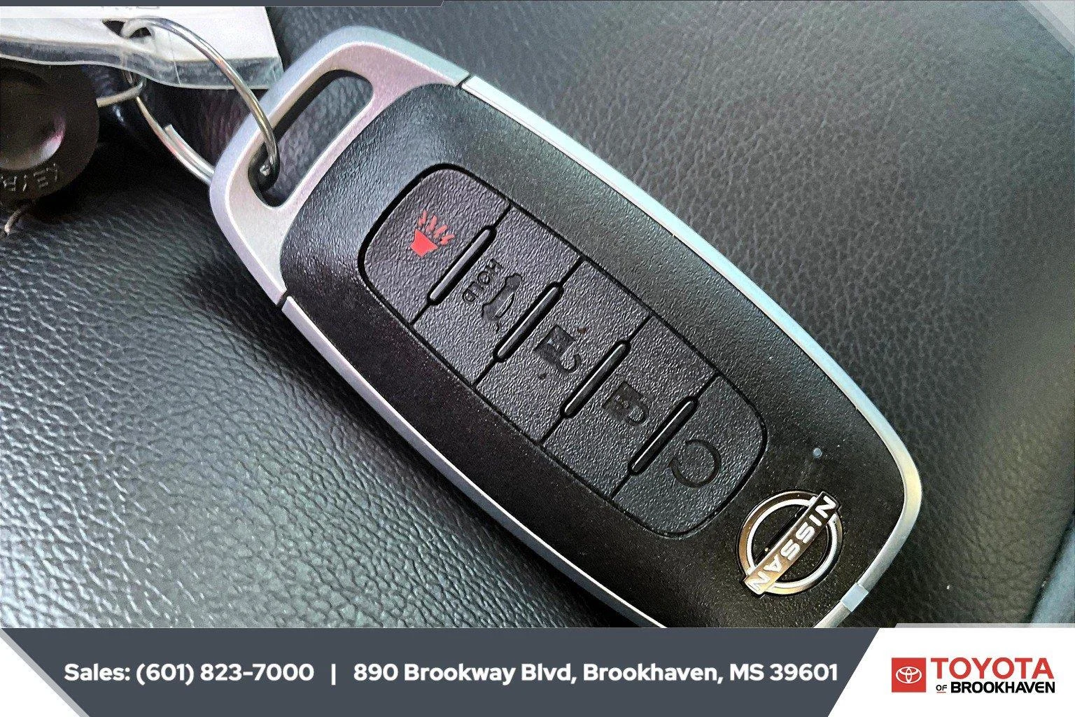 Used 2023 Super Black Nissan SL image 9