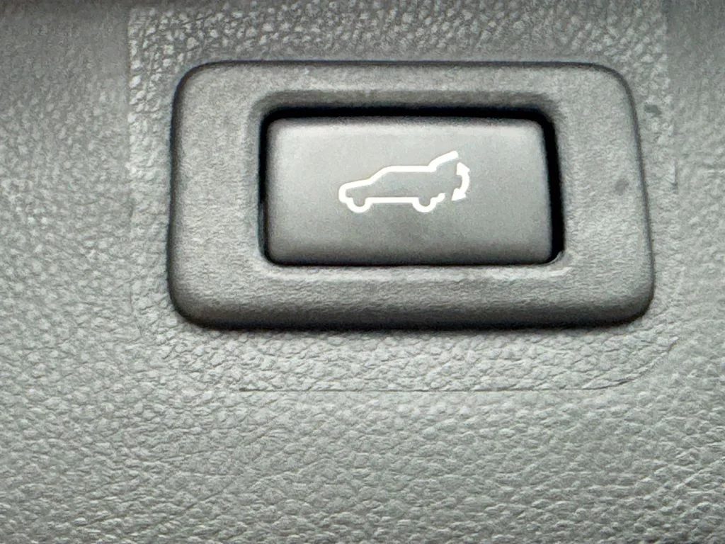 Used 2016 Red Subaru 3.6R image 32