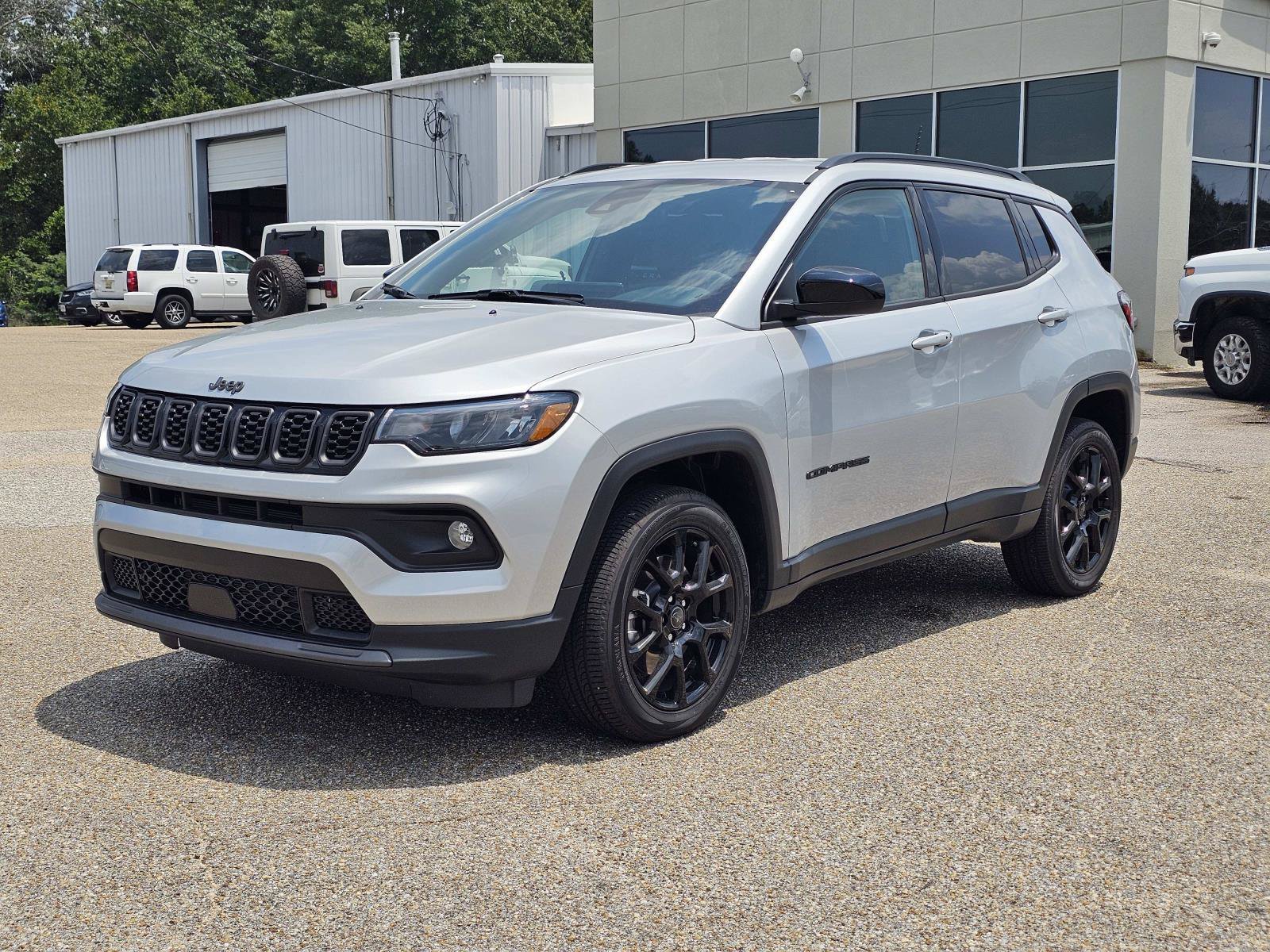 New 2026 Silver Zynith Metallic Clearcoat Jeep Latitude Altitude image 1