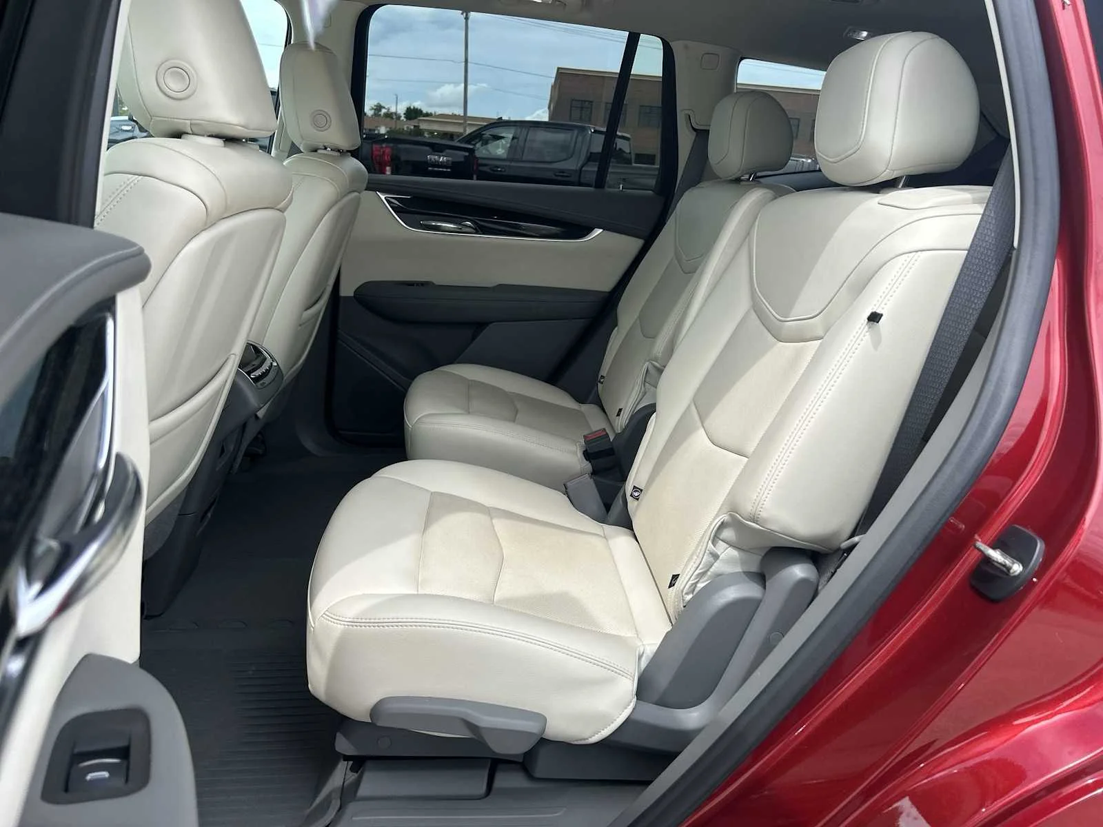 Used 2021 INFRARED TINTCOAT Cadillac Premium Luxury image 26