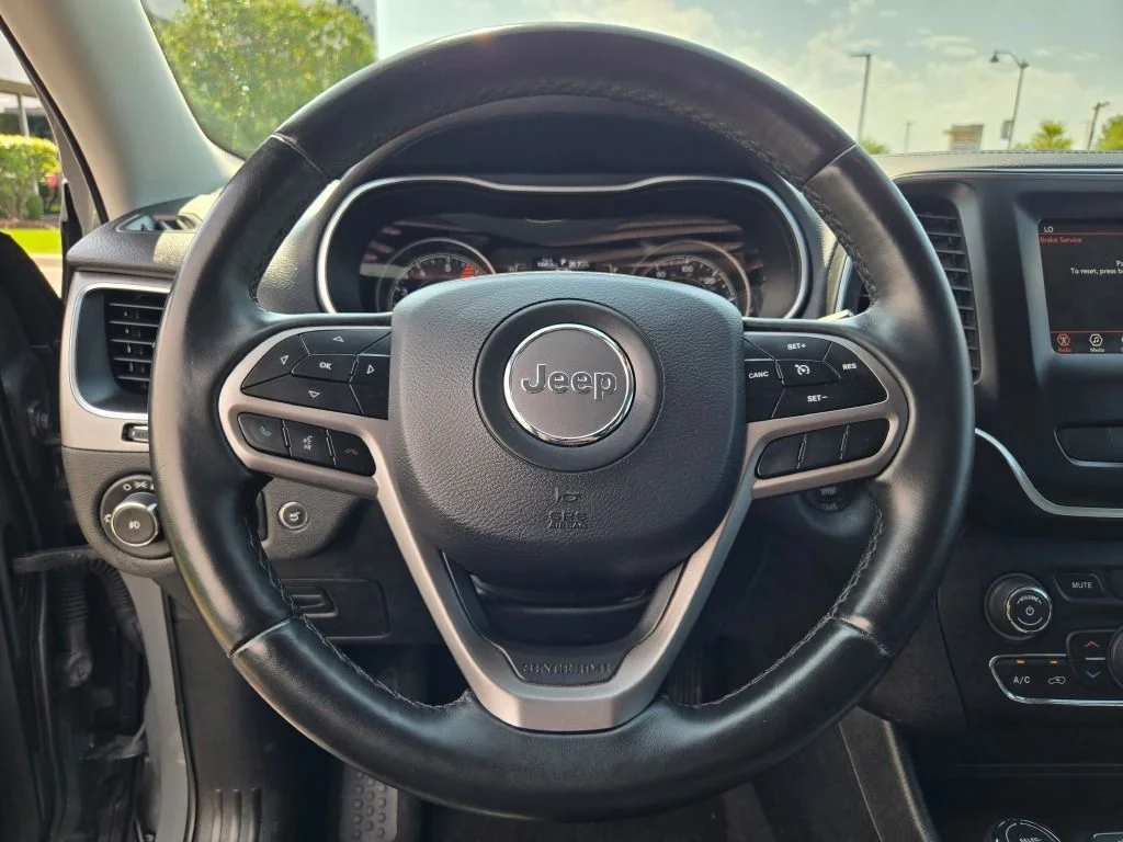 Used 2019 Gray Jeep Latitude Plus image 34