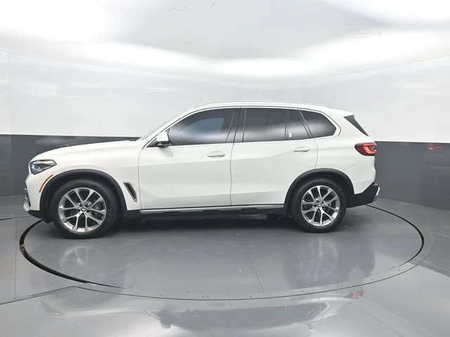Used 2022 White BMW xDrive40i image 2
