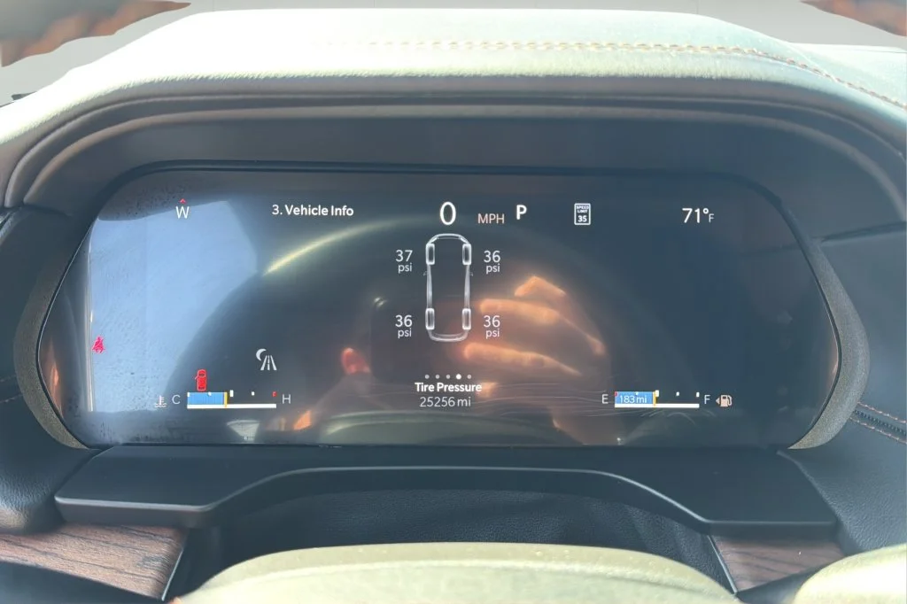 Used 2025  Jeep Summit image 25