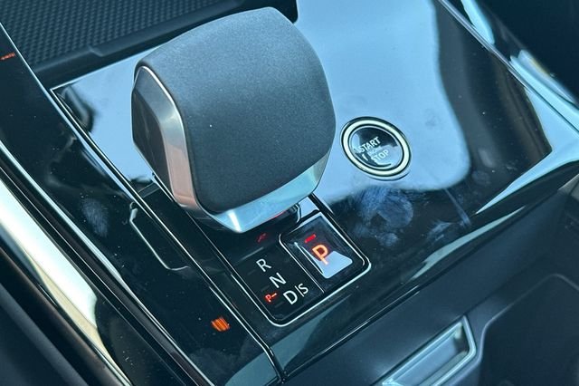 New 2026 Black Land Rover Dynamic SE image 20