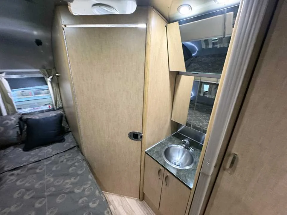 Used 2017 SILVER AIRSTREAM  image 19