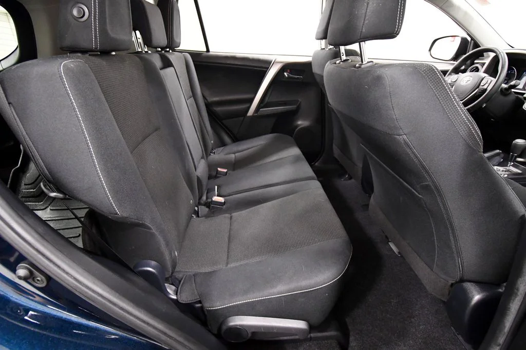 Used 2018 Blue Toyota XLE image 17