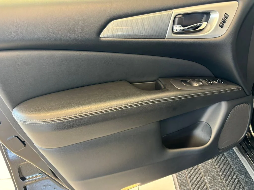 Used 2019 Black Nissan SL image 13