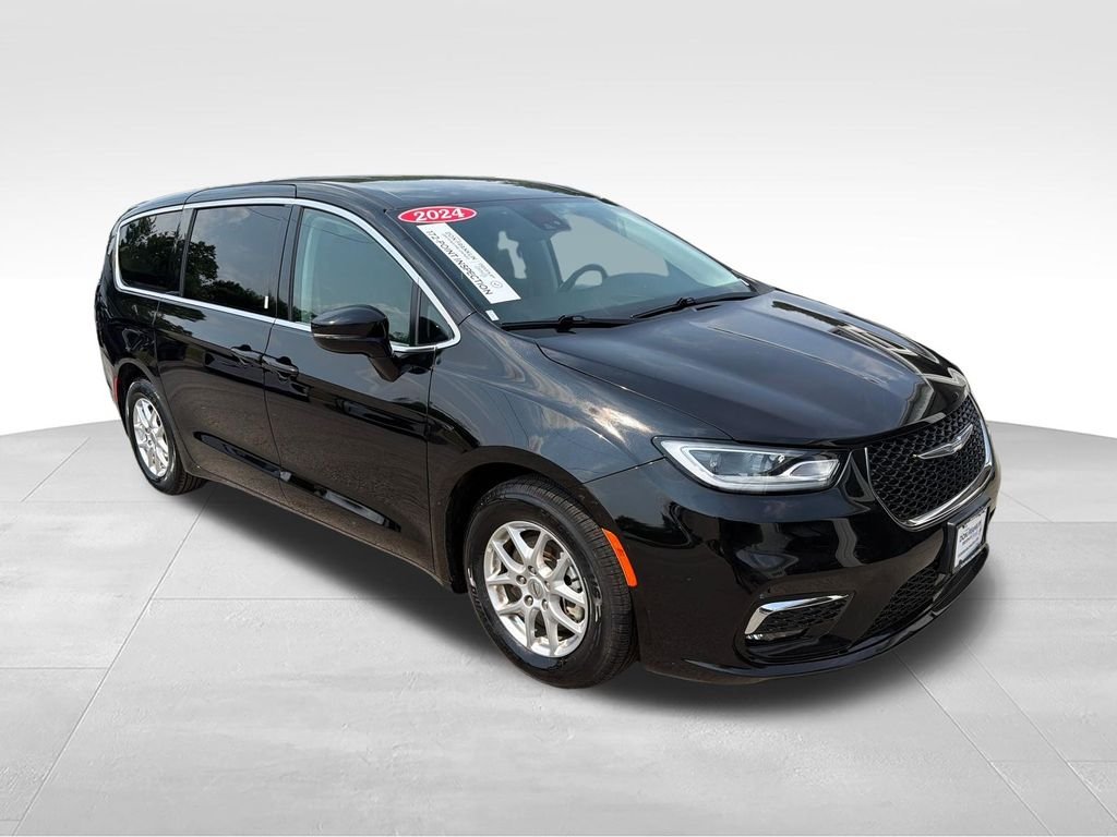 Used 2024 Black Chrysler Touring L image 7