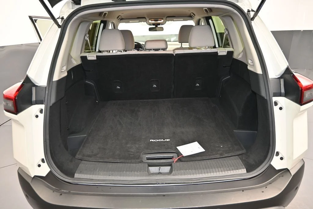 Used 2023 White Nissan SV image 15