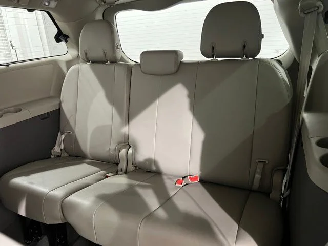 2019 Toyota Sienna XLE - Photo 23