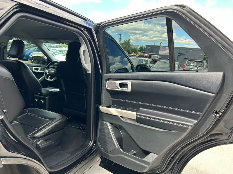 Used 2023 Black Metallic Ford XLT Sport Utility 4D image 25