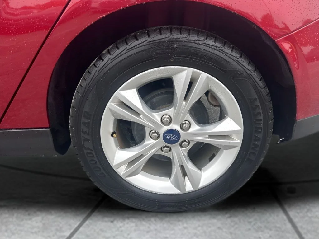 Used 2013 Red Ford SE image 29