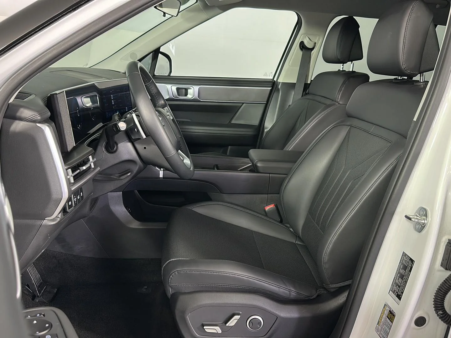 Used 2025 Serenity White Hyundai SEL image 11