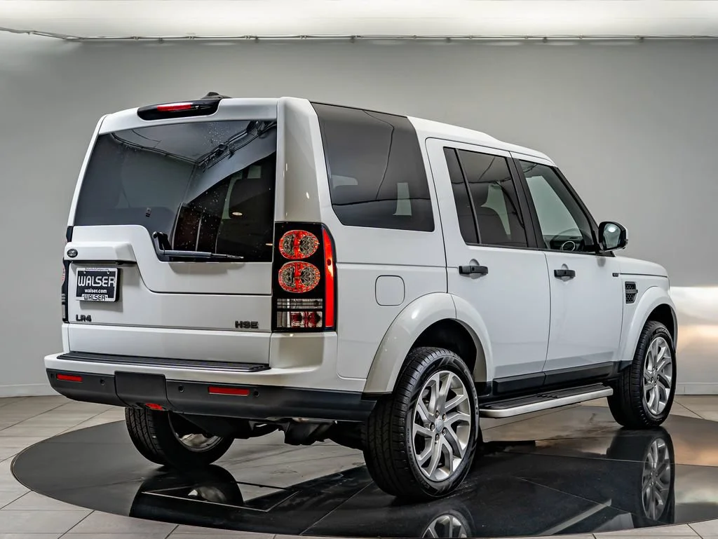 Used 2016 White Land Rover HSE image 5