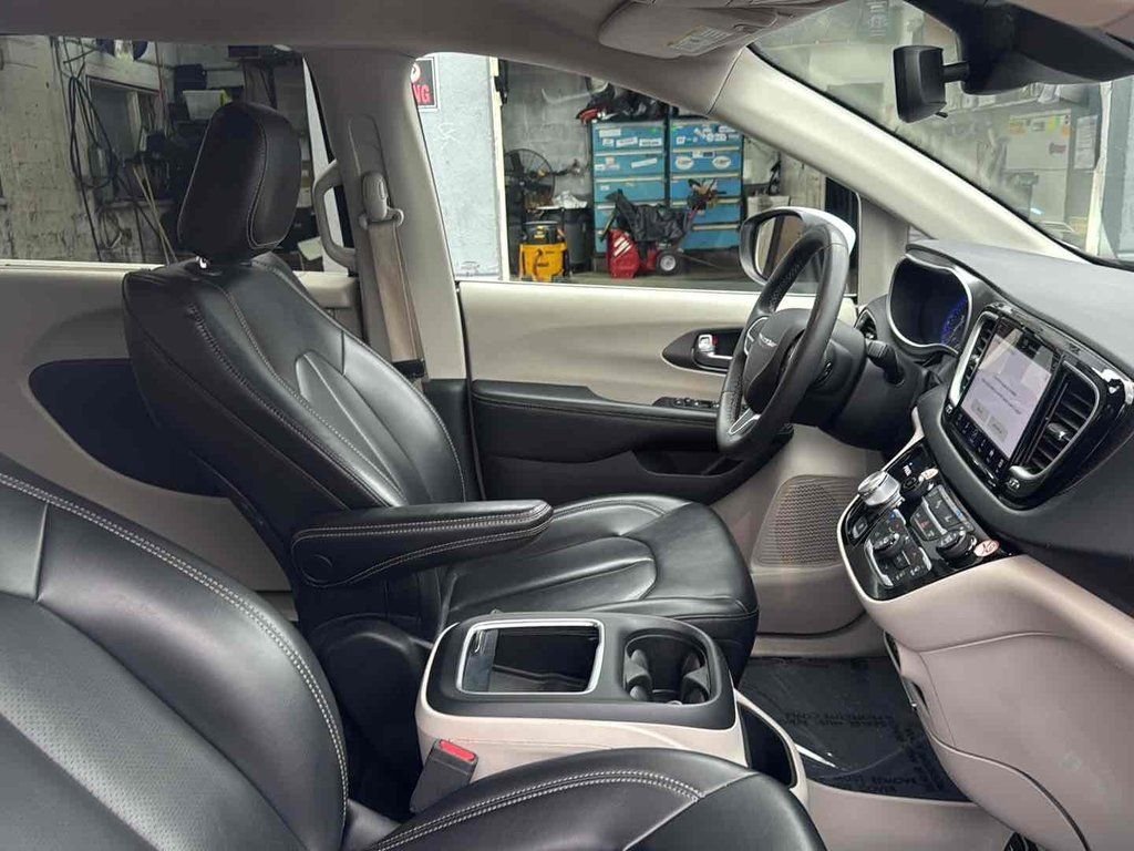 Used 2023 White Chrysler Touring L image 16