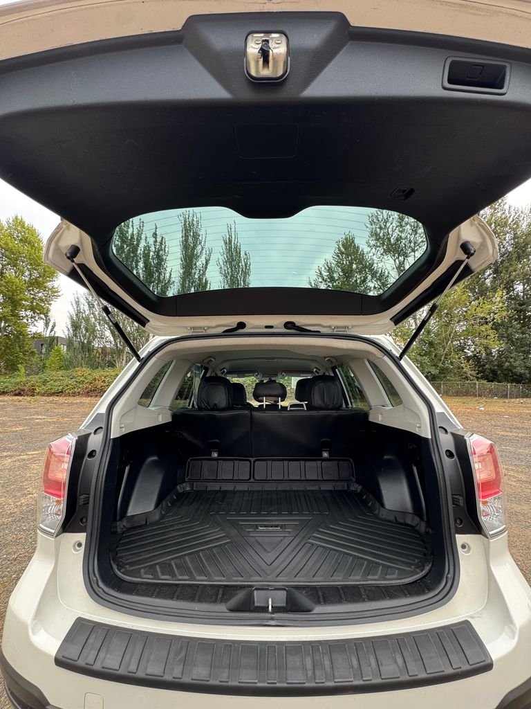 Used 2017 Crystal White Pearl Subaru 2.5i image 9