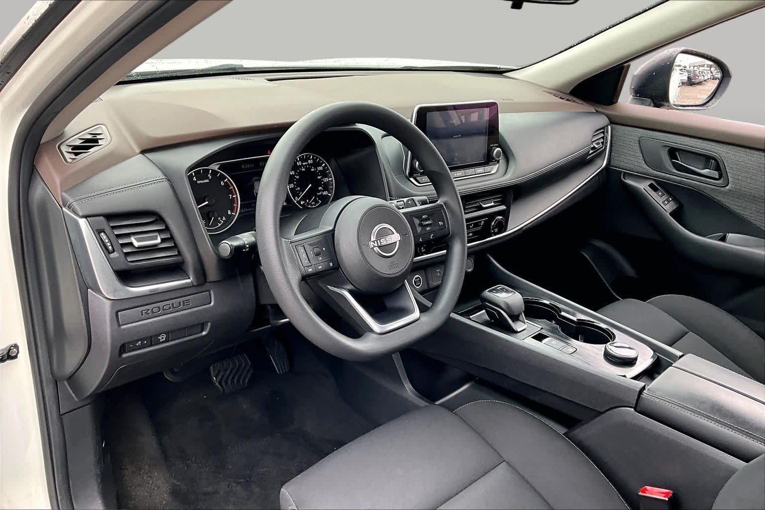 Used 2023 Glacier White Nissan S image 17