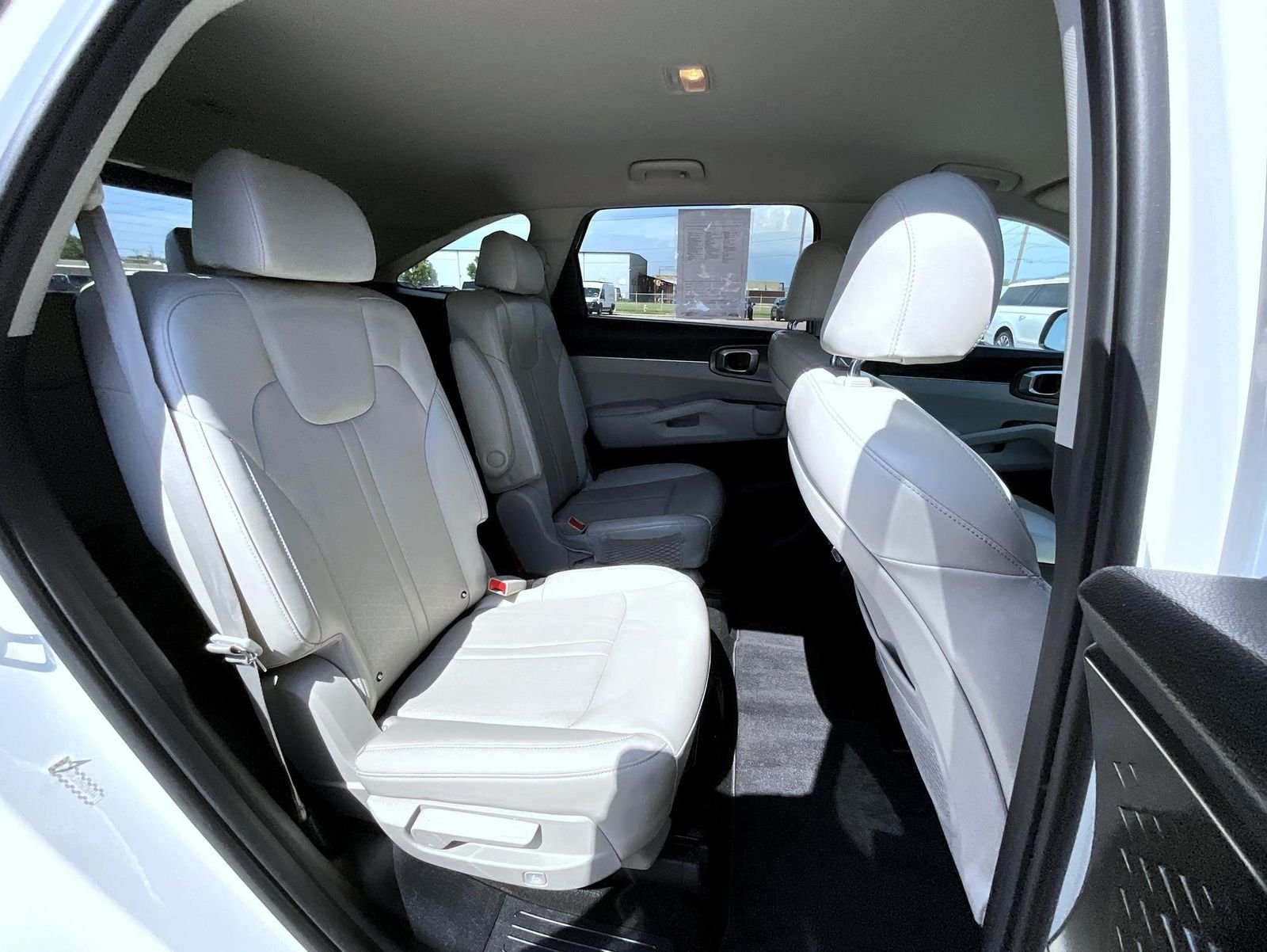 Used 2021 White Kia S image 18