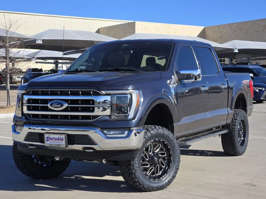 Used 2021  Ford Lariat image 2