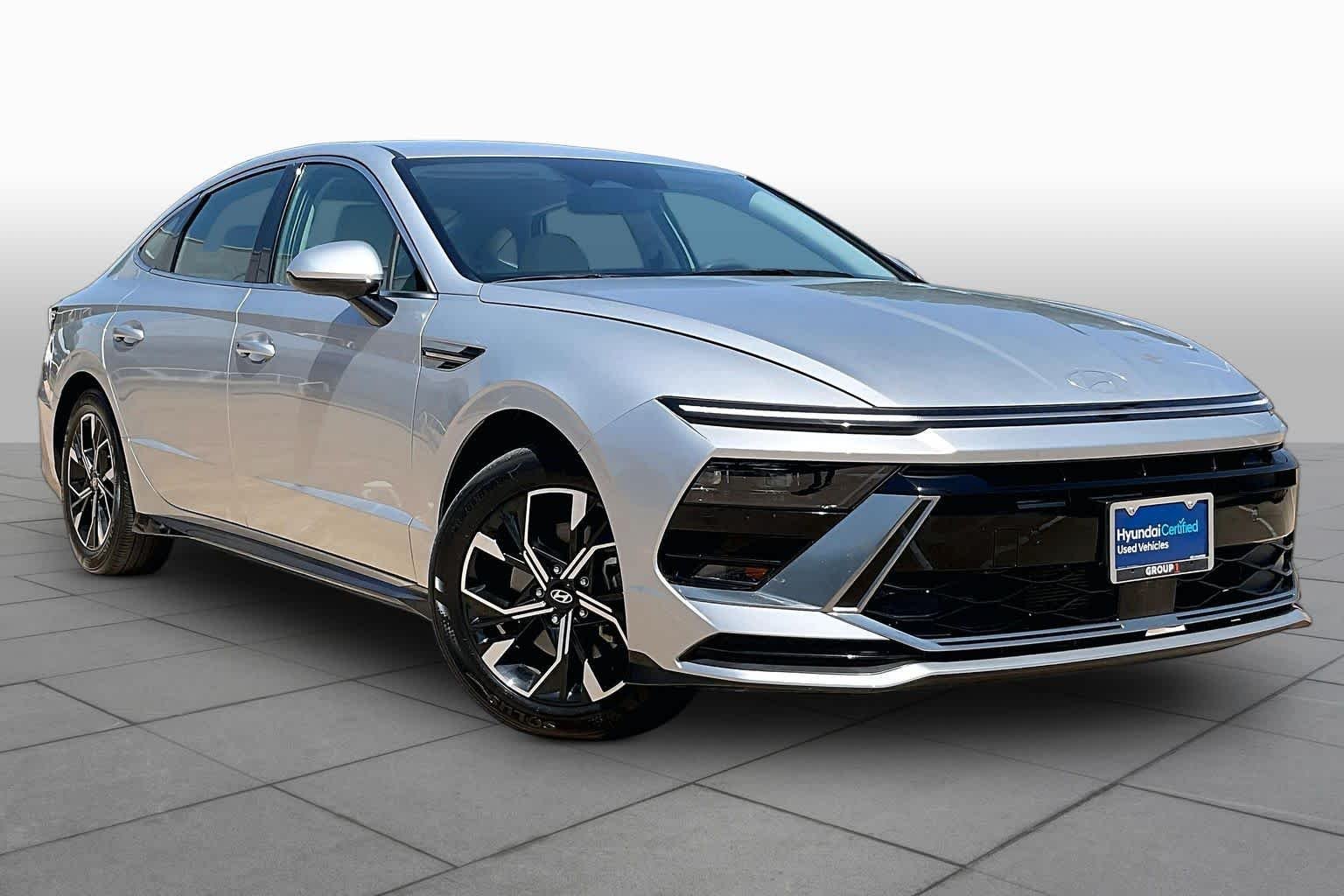 Used 2025 Aero Silver Hyundai SEL image 3