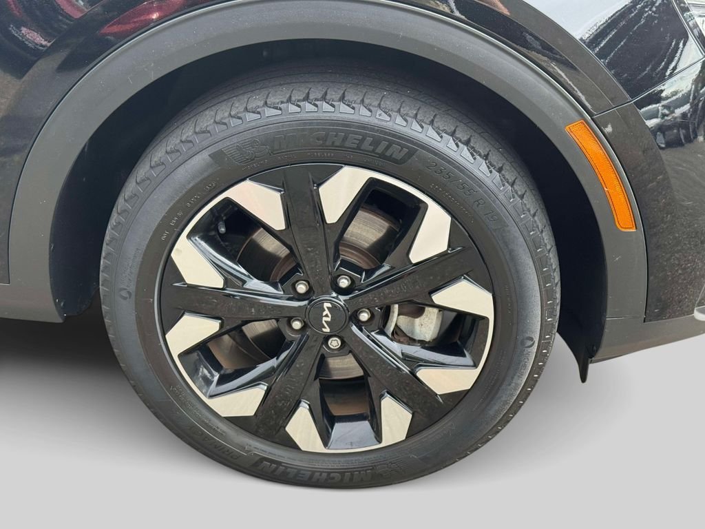 Used 2023 Black Kia X-Line image 7