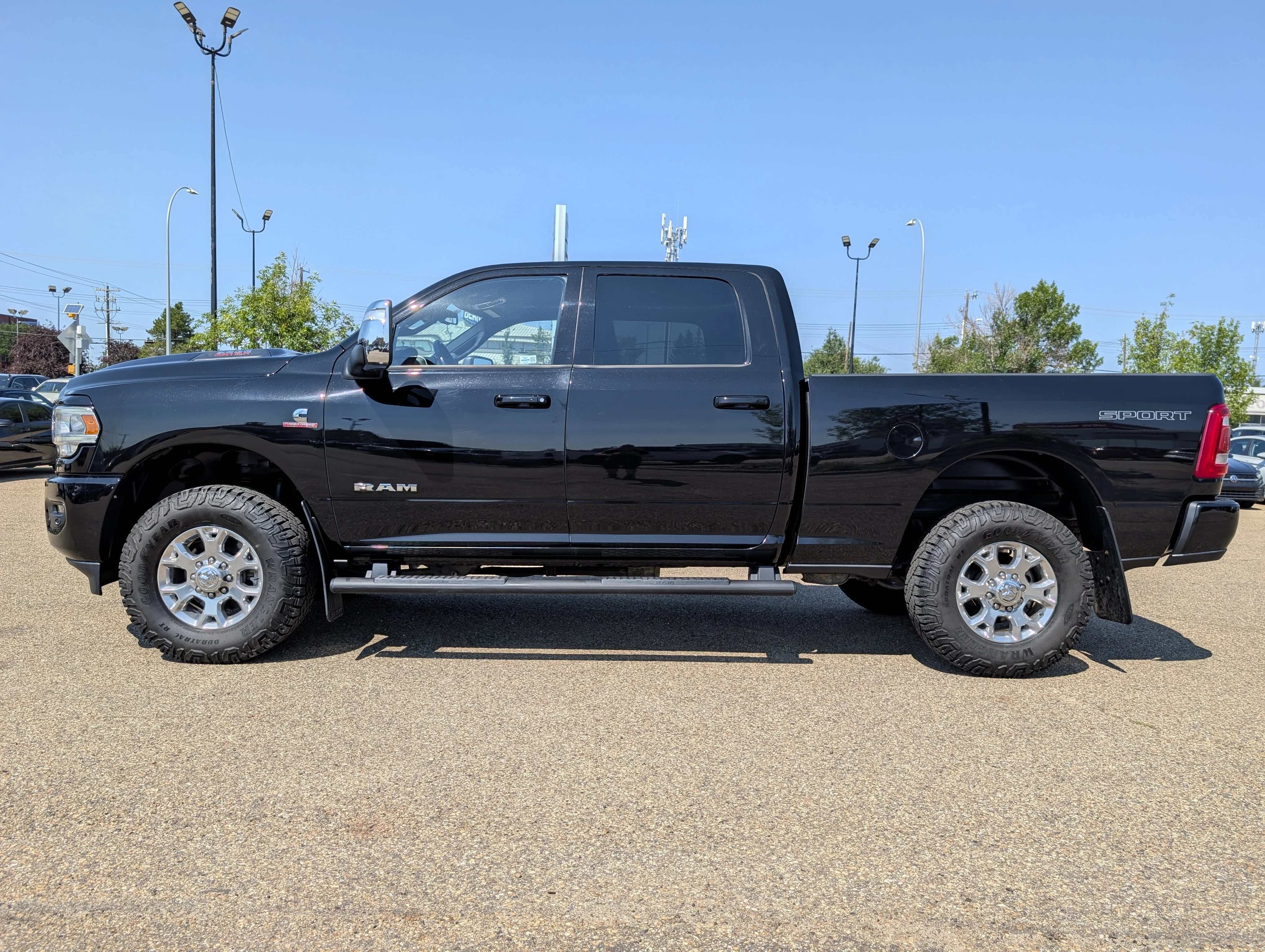 Used 2023 Diamond Black Crystal Pearlcoat Ram Laramie image 3