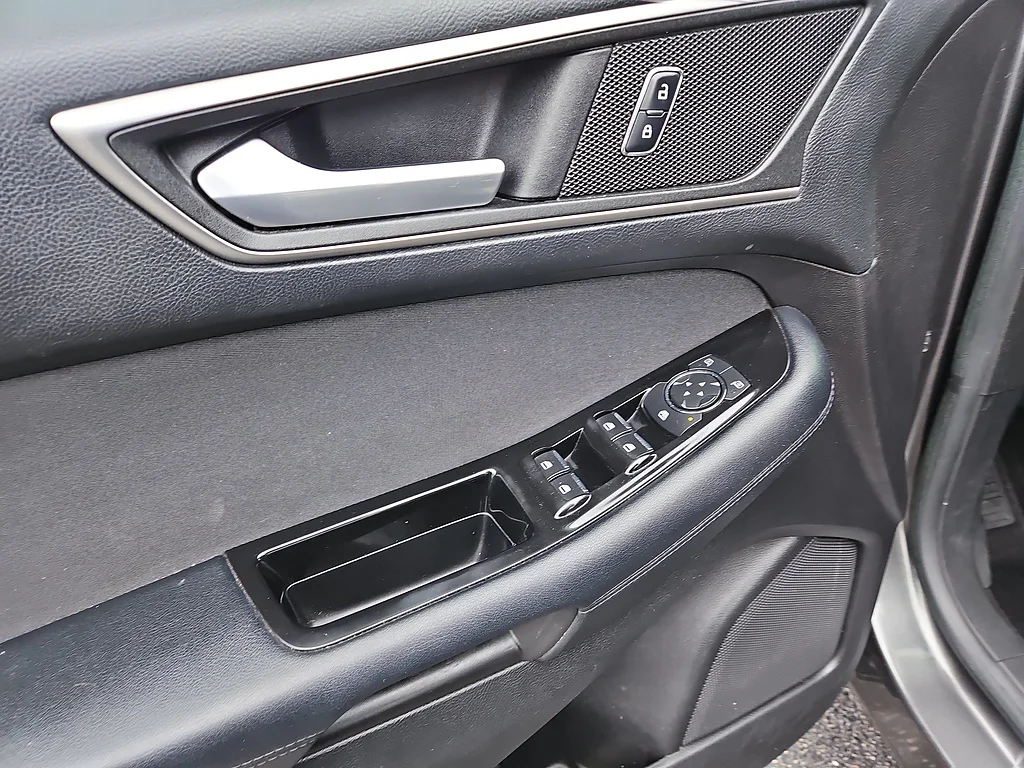 Used 2017 Magnetic Ford SEL image 20