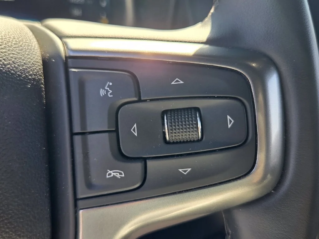 Used 2023 BLACK Chevrolet LT image 29