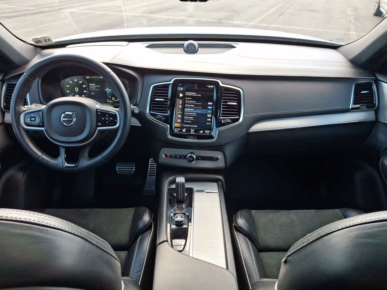 Used 2022 White Volvo R-Design image 10