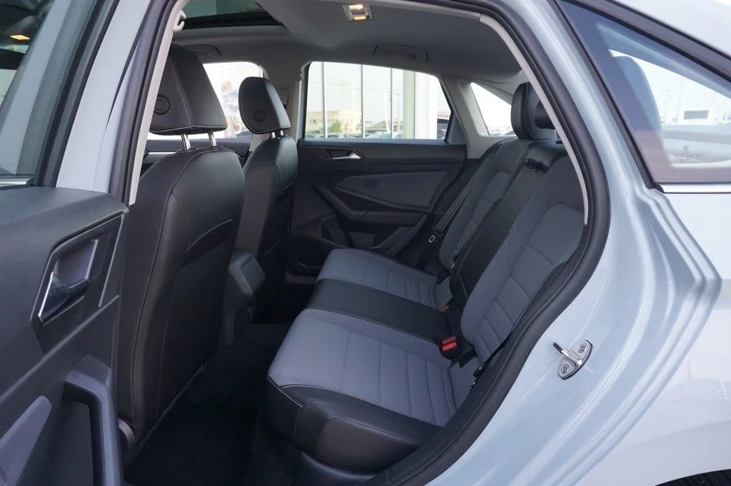 Certified Used 2025 Gray Volkswagen 1.5T SE image 14