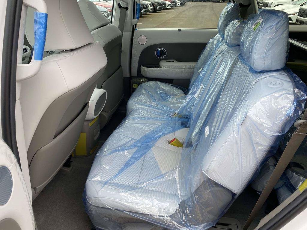 New 2026 White Hyundai Blue SEL Premium 8P image 35