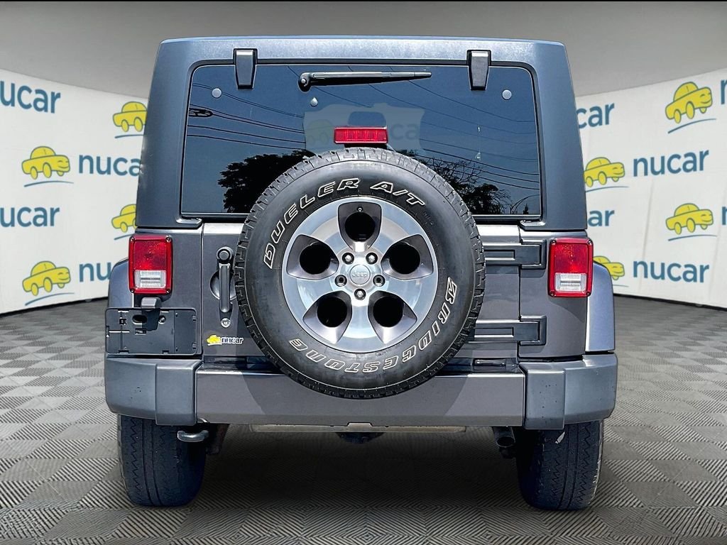 Used 2018 Gray Jeep Unlimited Sahara image 5