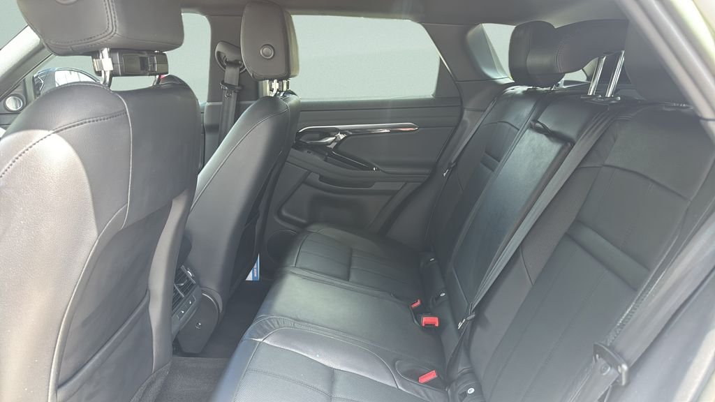 Used 2023  Land Rover R-Dynamic SE image 25