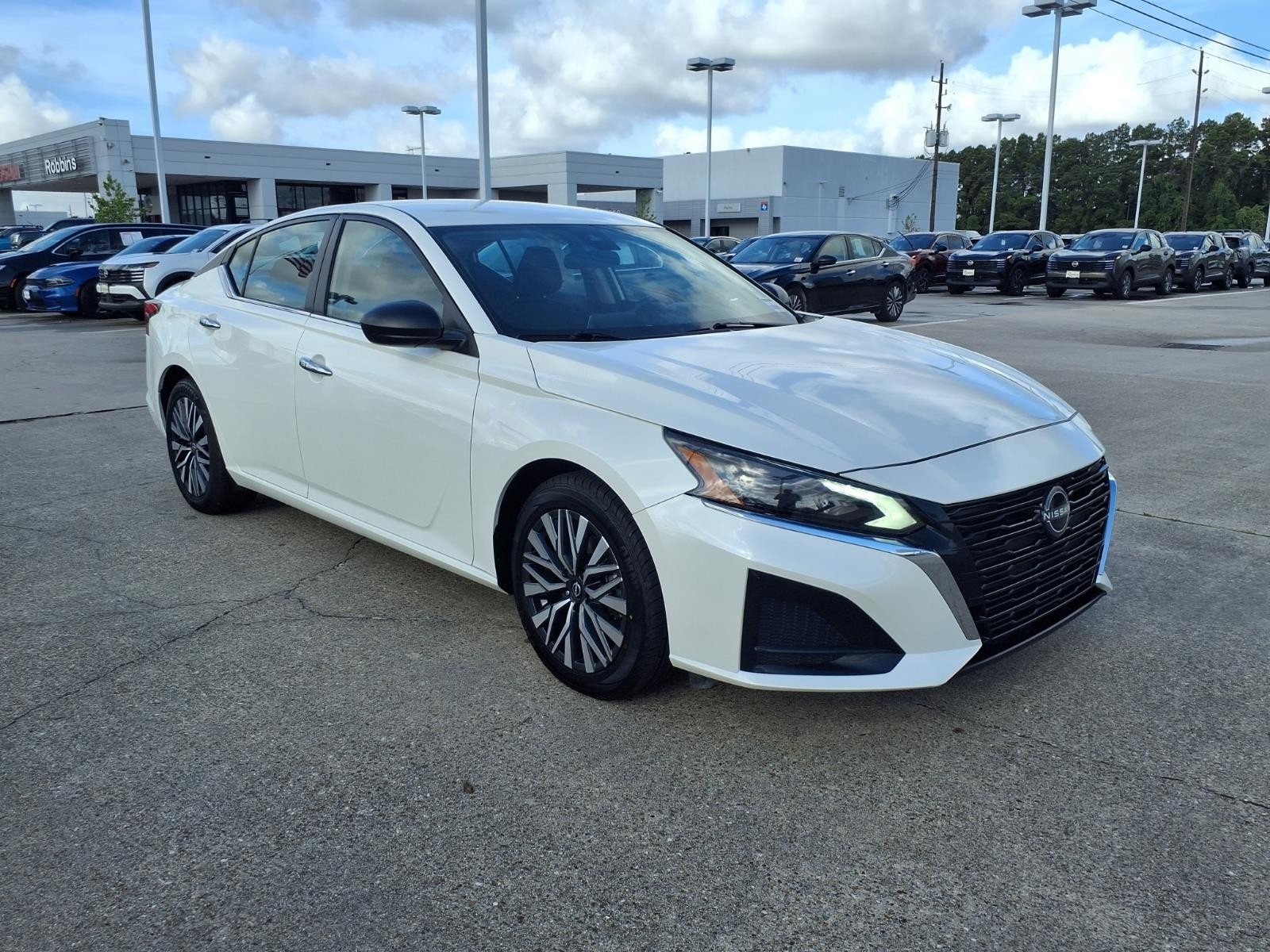 2024 Nissan Altima 2.5 SV White at Robbins Nissan