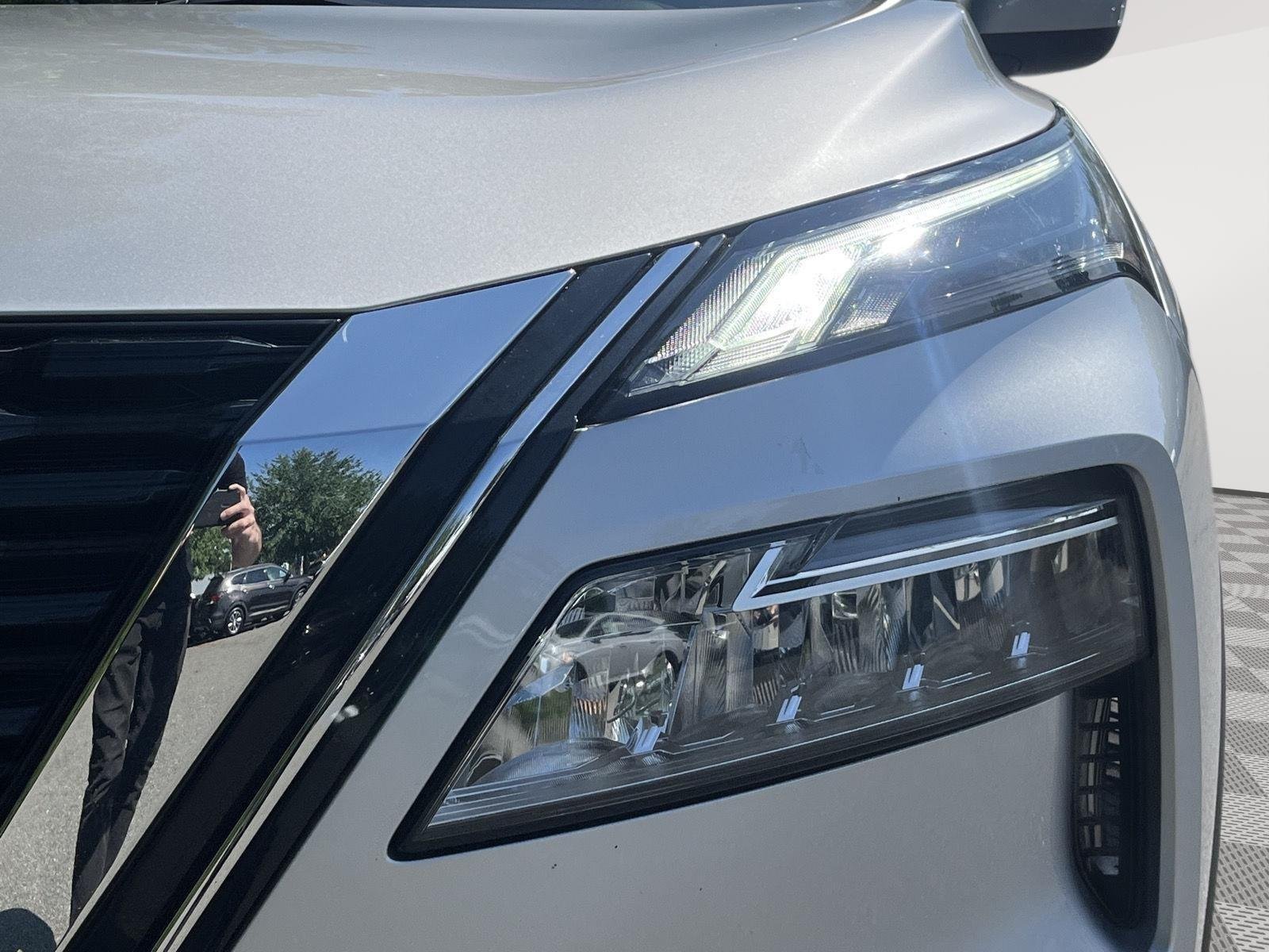 Used 2023 Brilliant Silver Metallic Nissan SV image 10