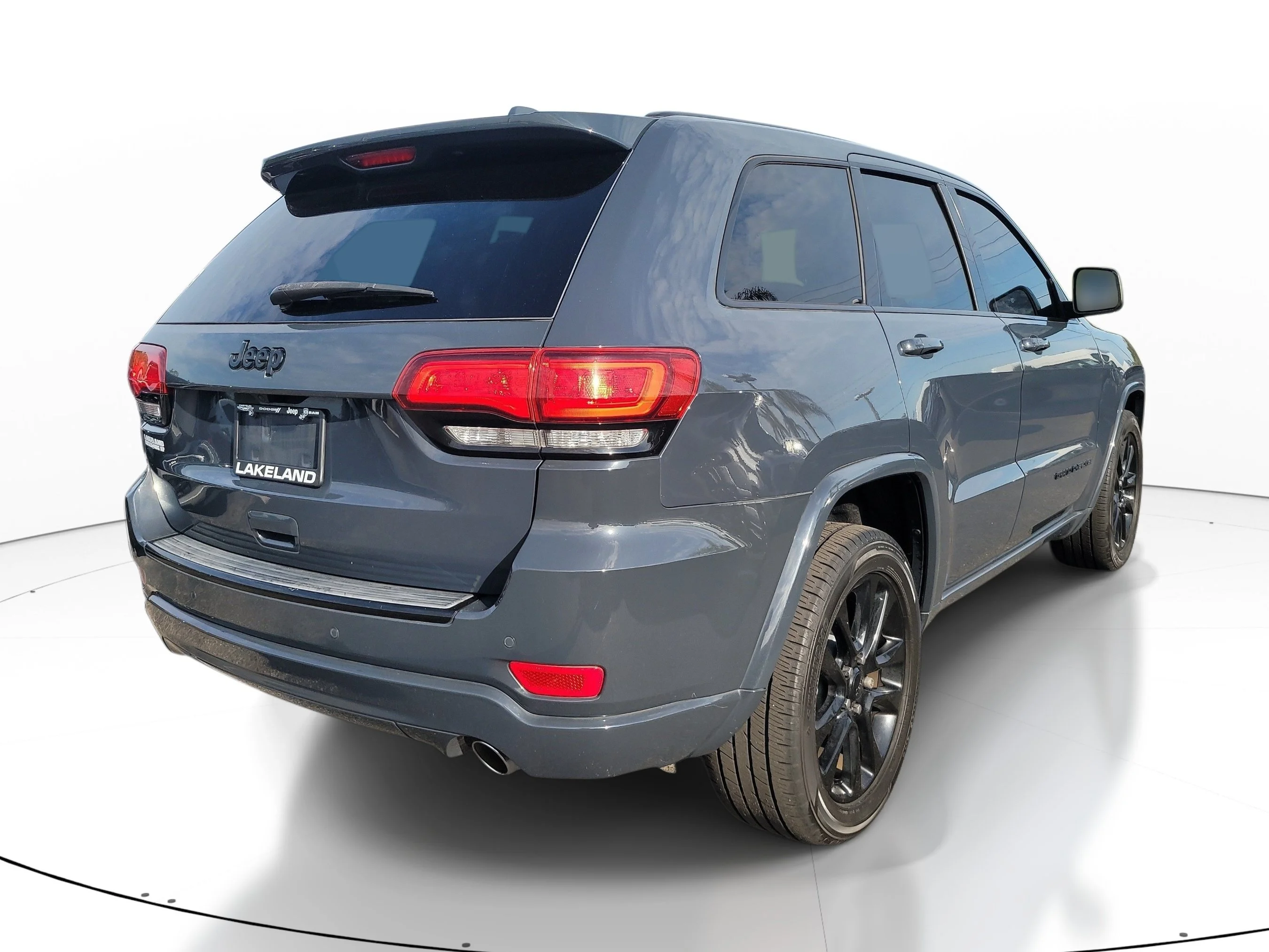 Used 2018 Rhino Clearcoat Jeep Altitude image 4