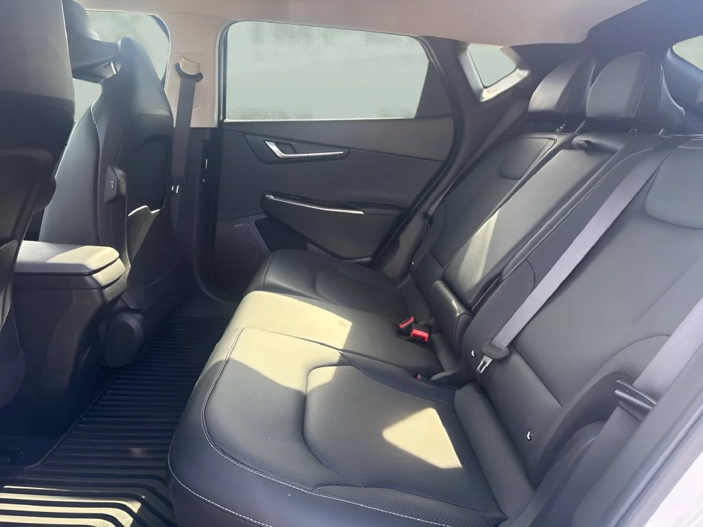 Used 2023 White Kia Wind image 12