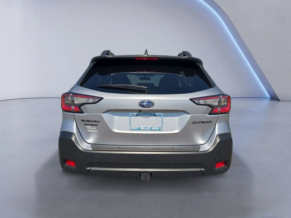 Used 2025 Ice Silver Metallic Subaru Onyx Edition image 4