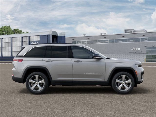 New 2026 Silver Zynith Exterior Paint Jeep Limited image 45