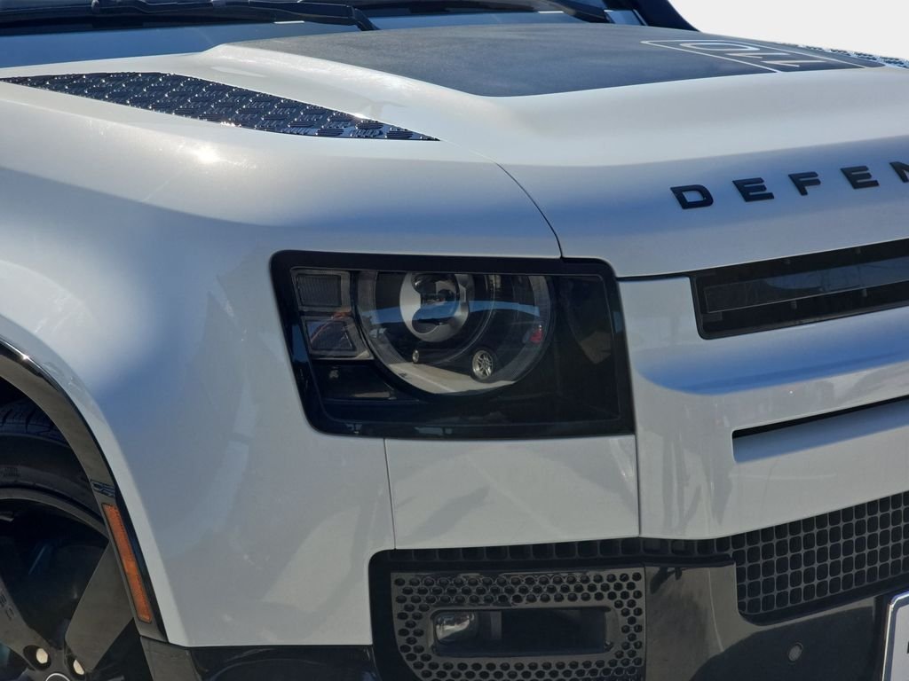 Used 2022 Yulong White Metallic Land Rover V8 image 36