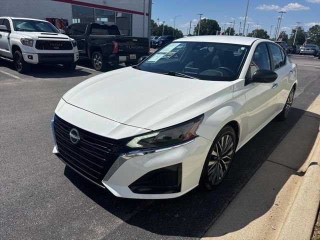 Used 2025 White Nissan 2.5 SV image 3