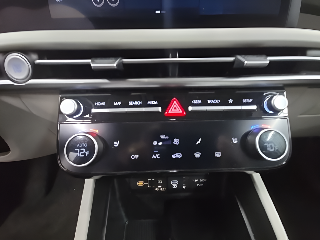 Used 2025 White Hyundai SEL image 33