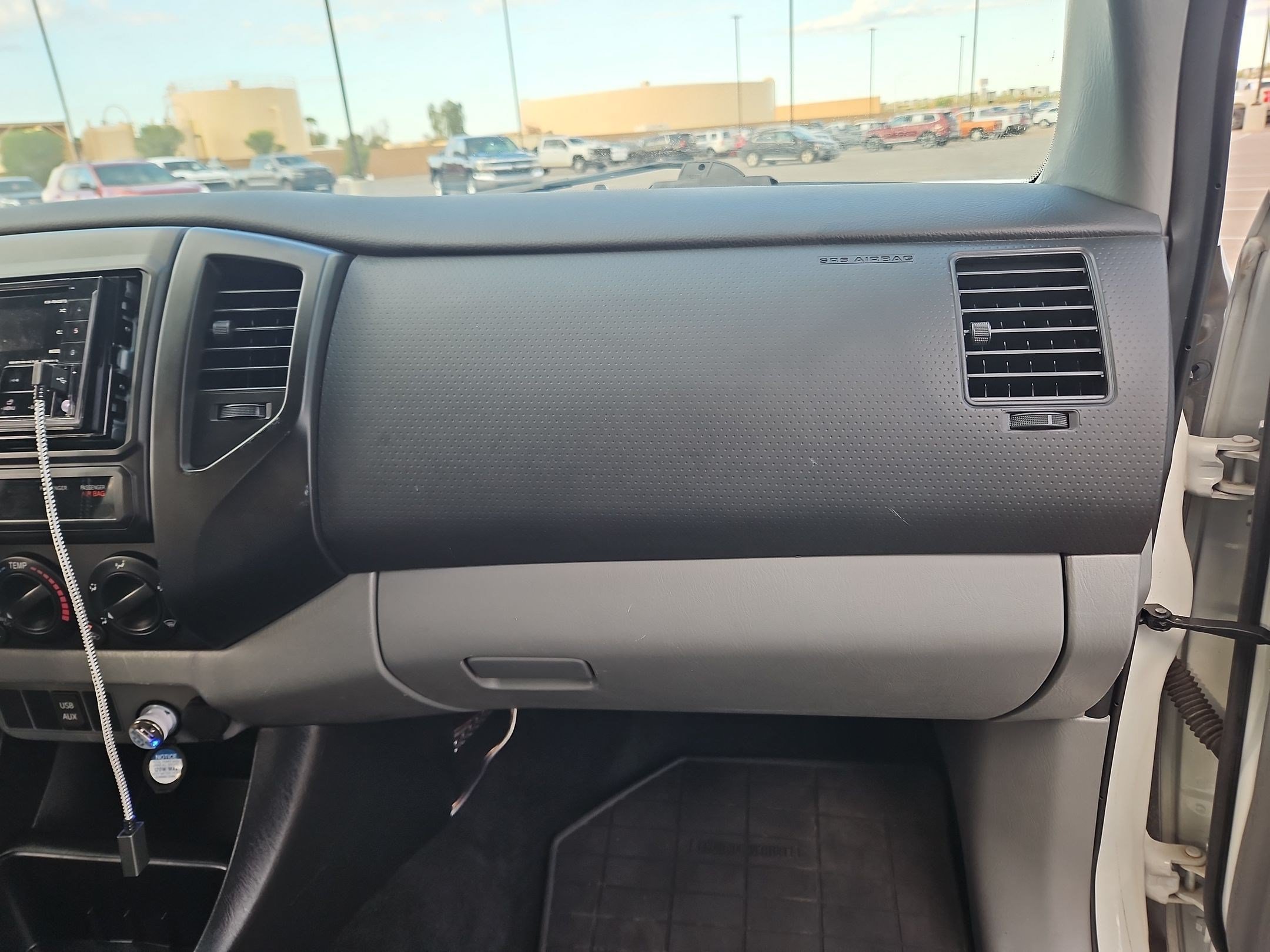 Used 2015 White Toyota BASE image 27